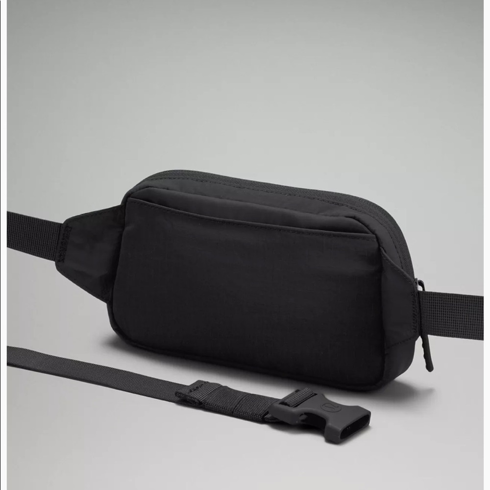 🍋NWT Lululemon Belt Bag Mini Black BLK - Picture 4 of 7